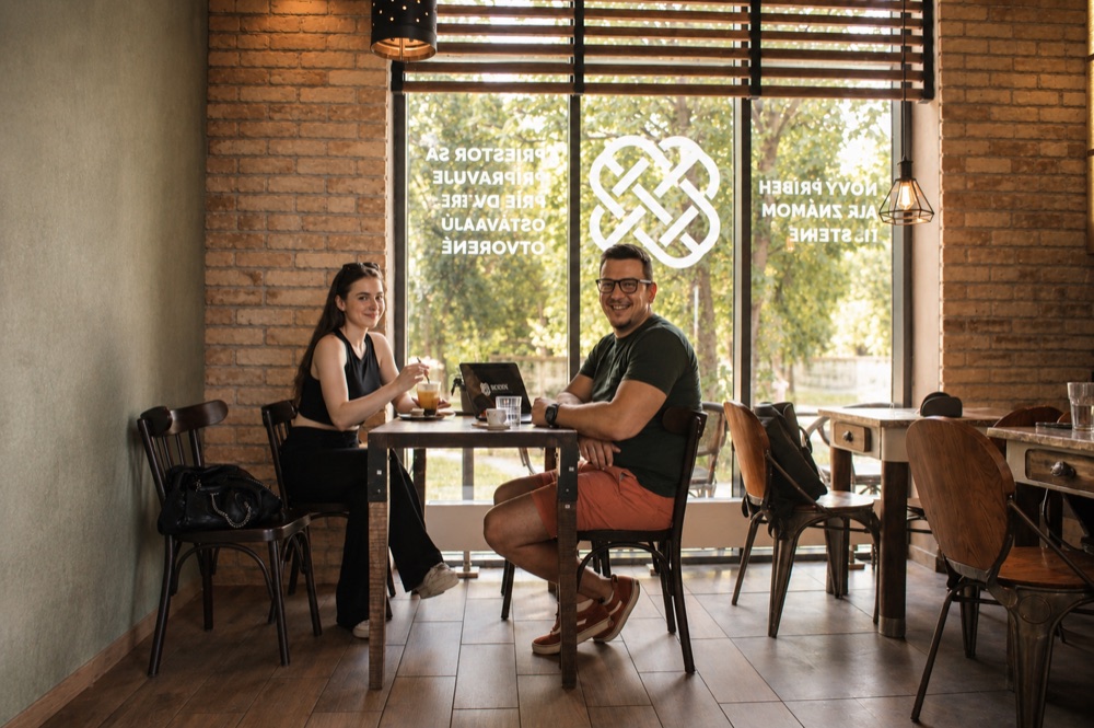 Pracovné miesto v coworking zóne bistra RODIN